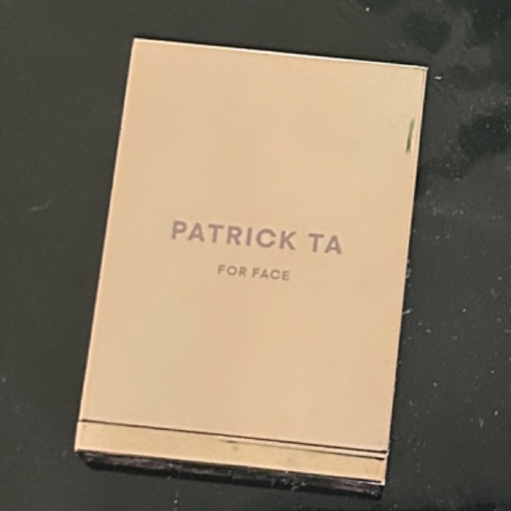 Patrick Ta light medium 1 crème foundation & finishing powder Beige Face Compact